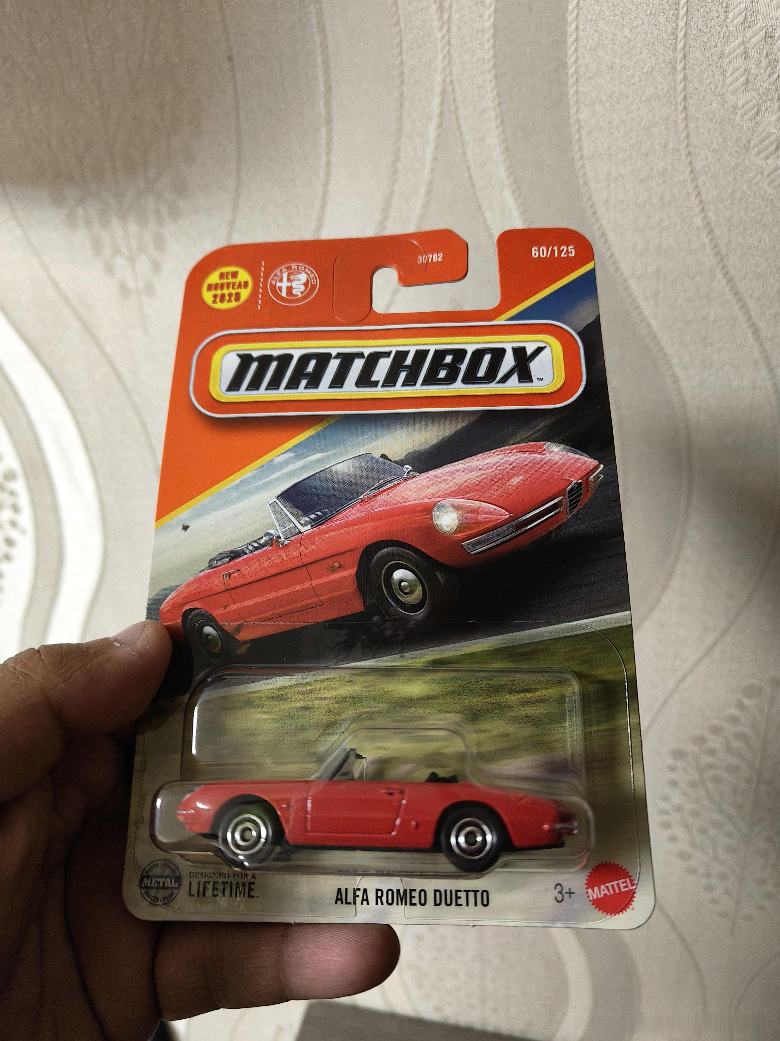 火柴盒的板卡诈骗Alfa Romeo Duetto本身挺好看的这灯罩贴的跟白内障