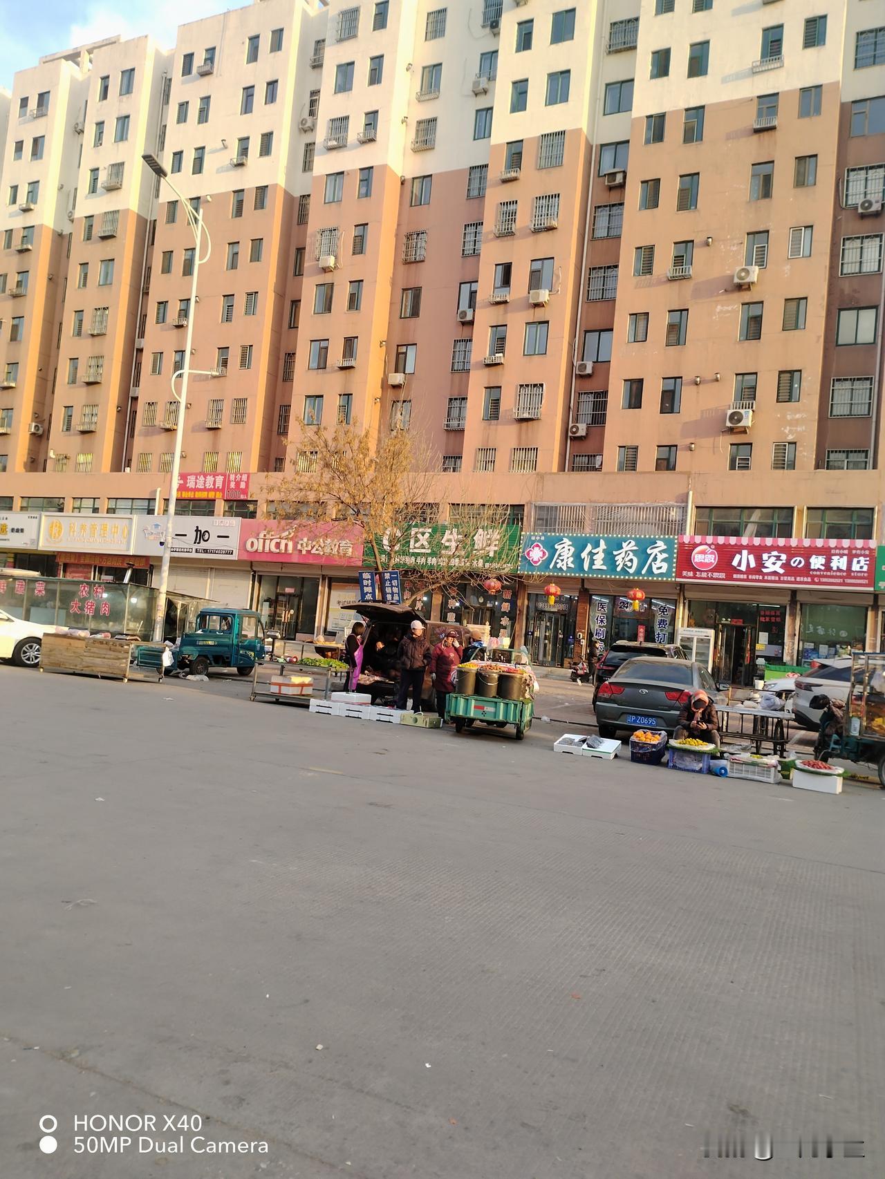 每天的生活都是新的，每日的心情也是不同的。今天天气有点阴，但是气温升上来了。
