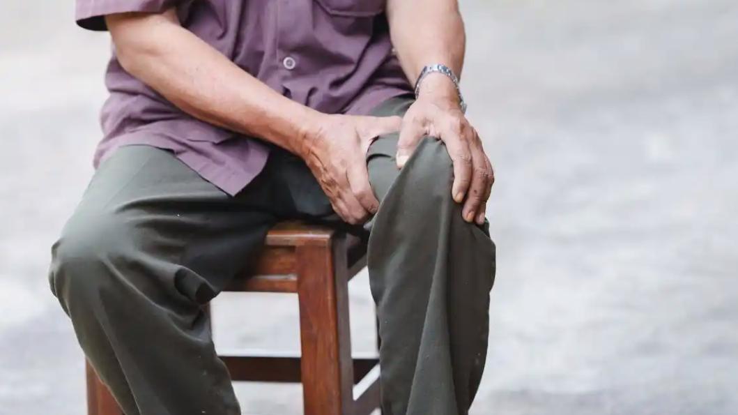 双腿出现3个信号，可能肺部已经开始病变！别不当回事
平时总觉得腿沉、浮肿，以为是