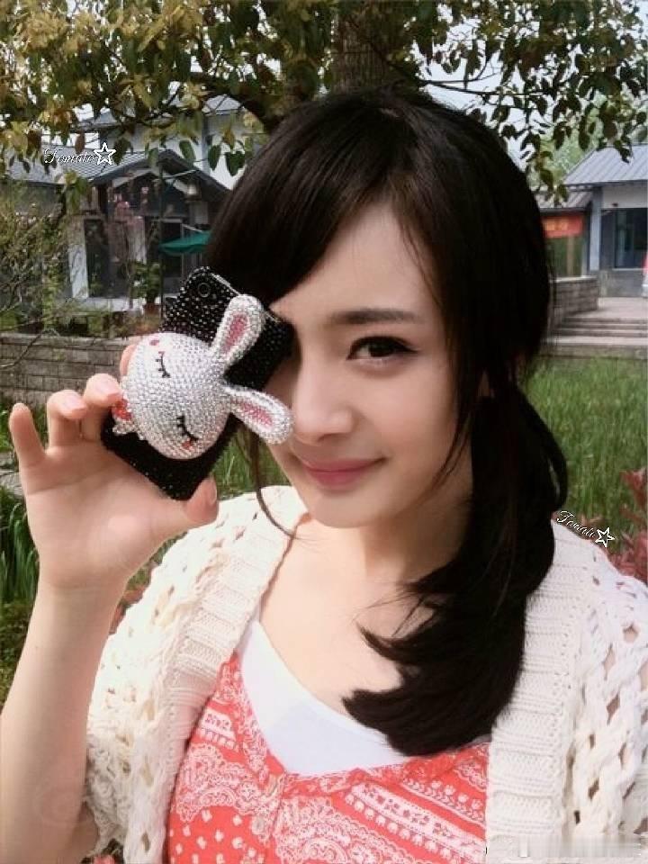 杨幂杨幂cl品牌全球代言人ym杨幂简醇品牌代言人ym你在舞台上闪闪发光 而我在屏