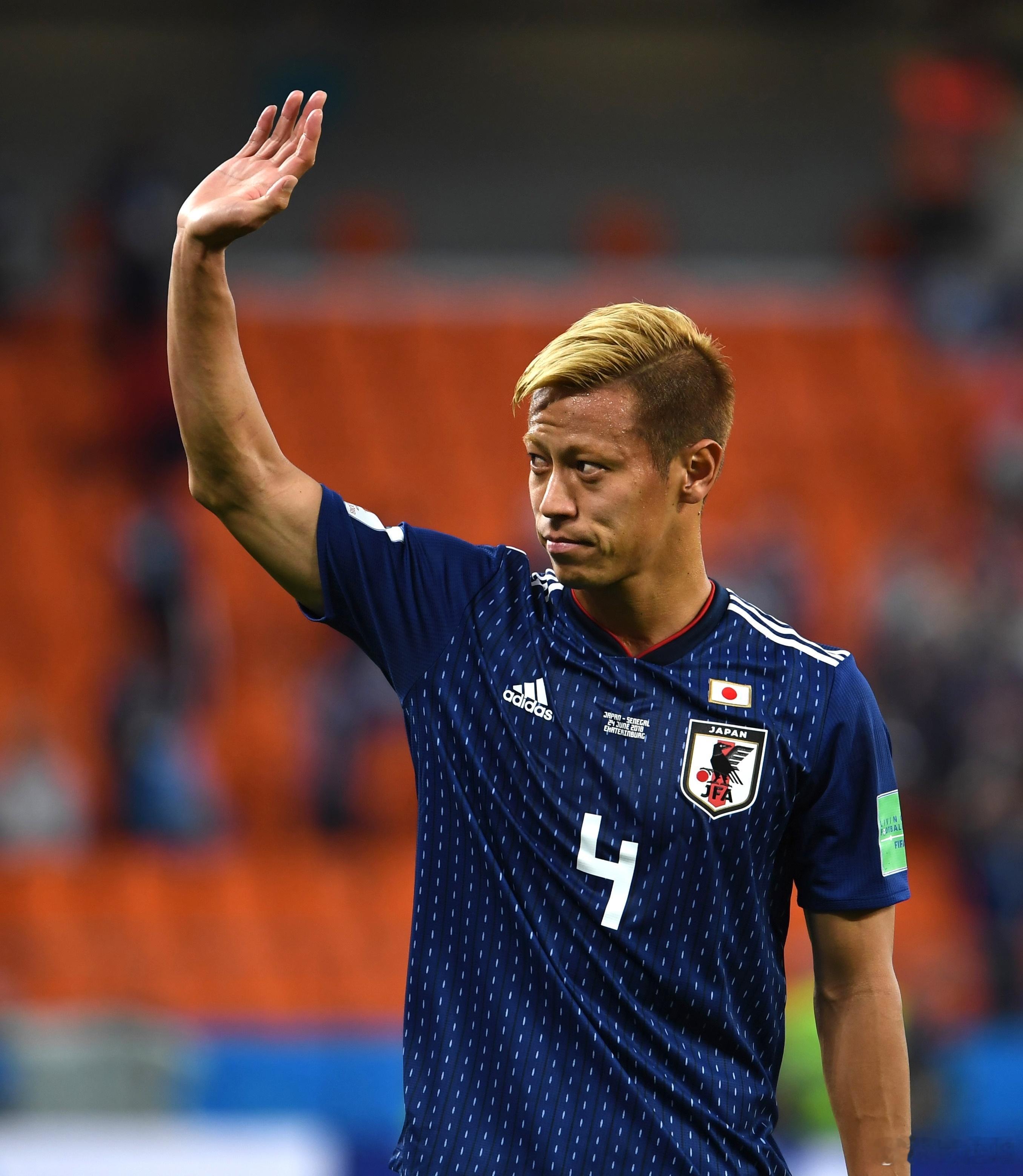 本田圭佑改口称南京大屠杀难下结论这哥们看来是个墙头草啊，一会这样一会那样，一会支