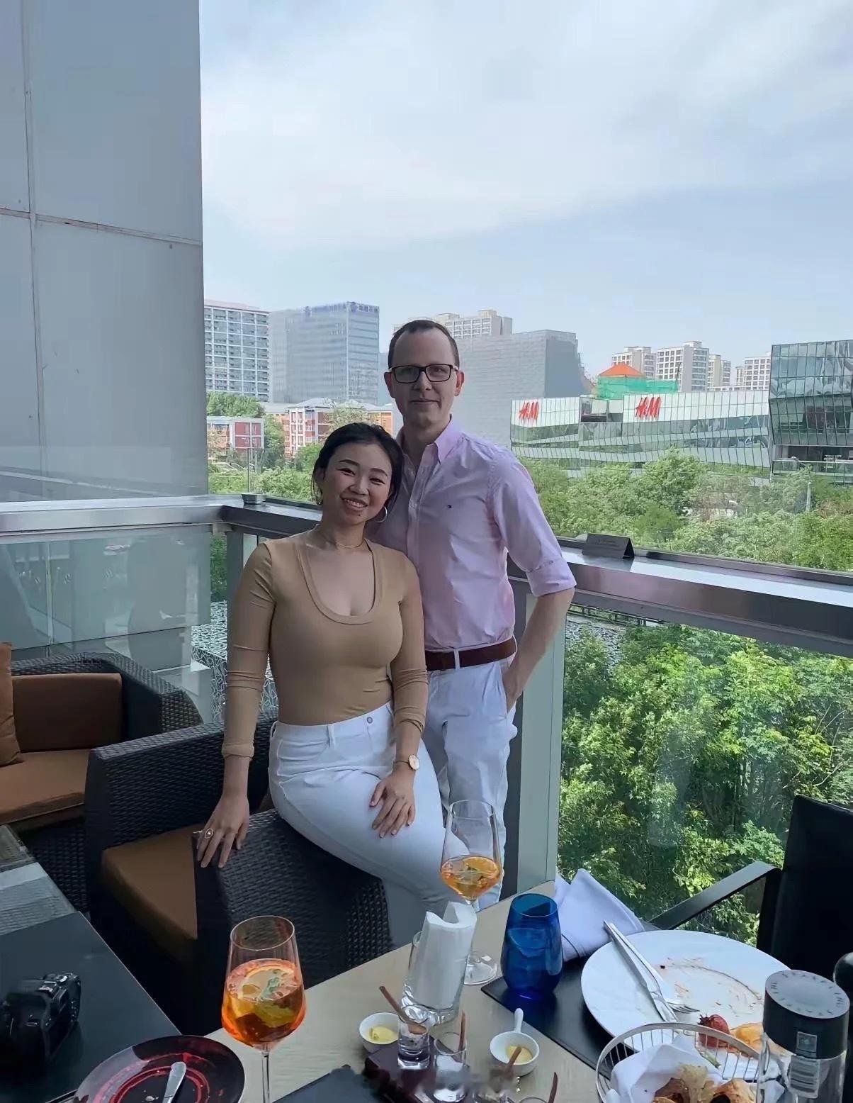看完这对跨国夫妻算是懂了，老外中意的中国女性类型，和国内男生喜好截然不同。
审美
