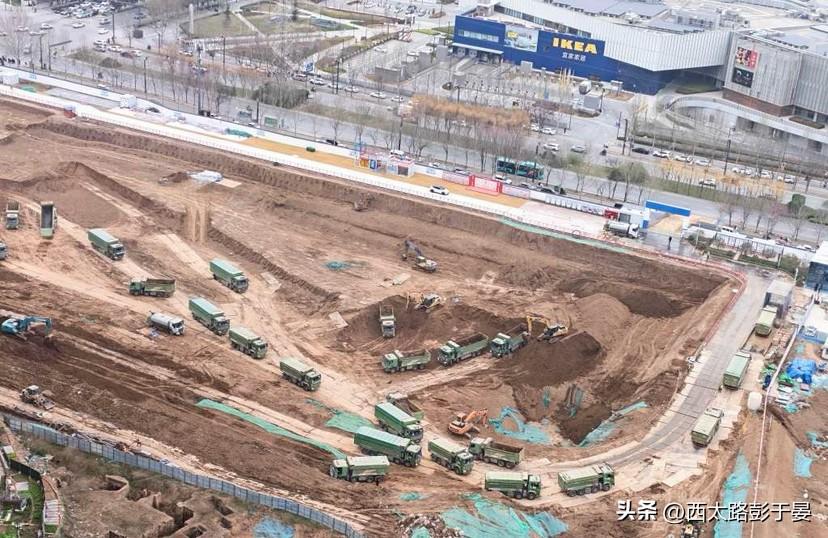 西安山姆会员店现场实拍图，宜家荟聚对面，西安山姆会员店终于动起来了！

从图片能