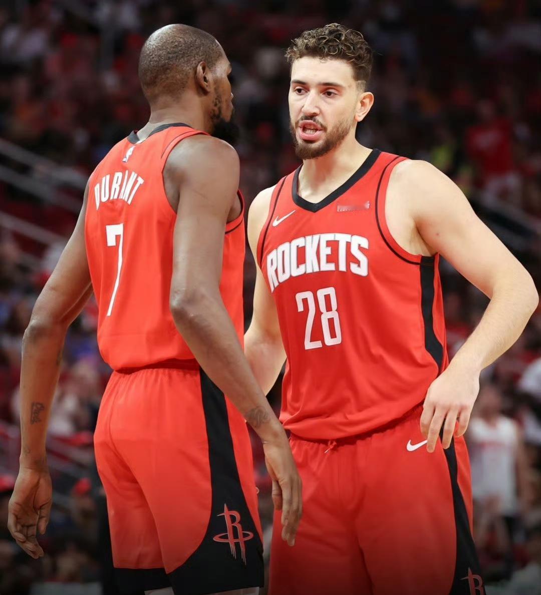 火箭篮板球以60比38，足足赢了魔术队22个，这样的篮板球优势，让火箭一直咬住了