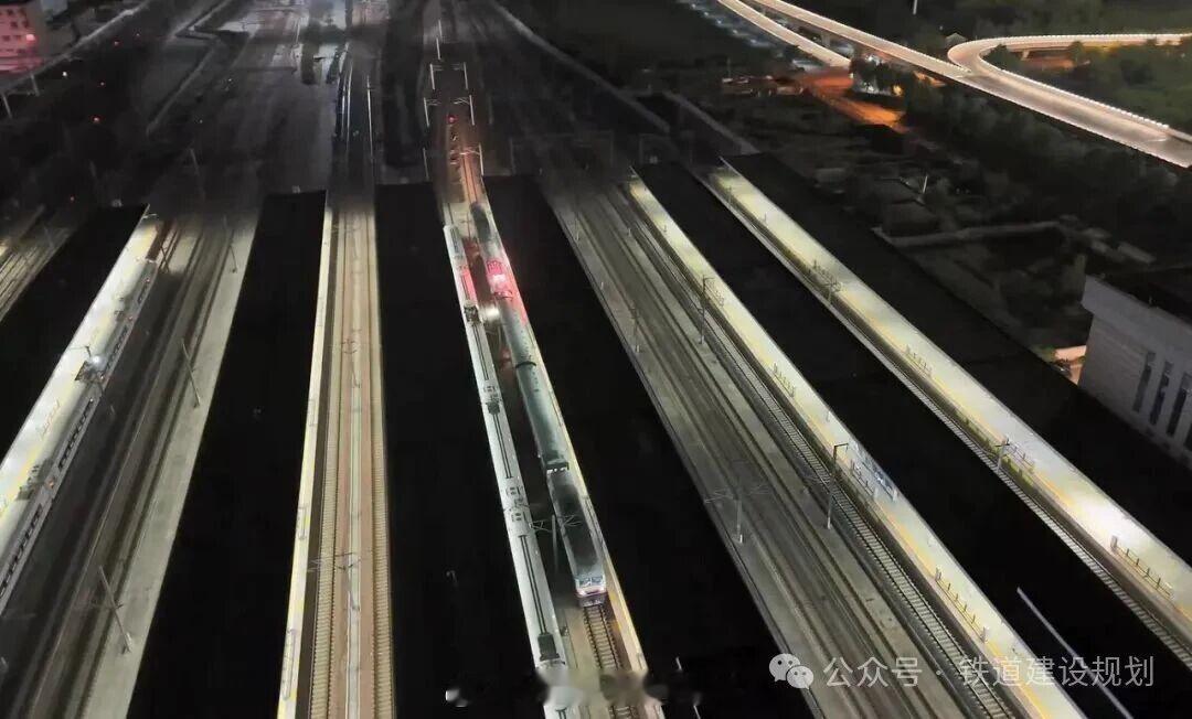 高铁头条【雄商高铁，全线启动联调联试】中国铁路郑州局消息：4月27日23时40分