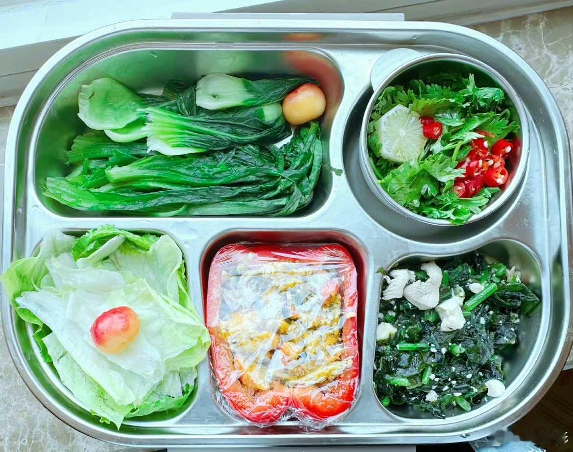 娱乐[超话]关晓彤晒香菜彩椒碗关晓彤香菜彩椒碗 ​关晓彤晒香菜彩椒碗 ​​​