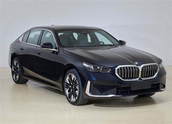 近日从宝马官方获悉，宝马5系新增加一款宝马530Li xDrive车型，并提供豪