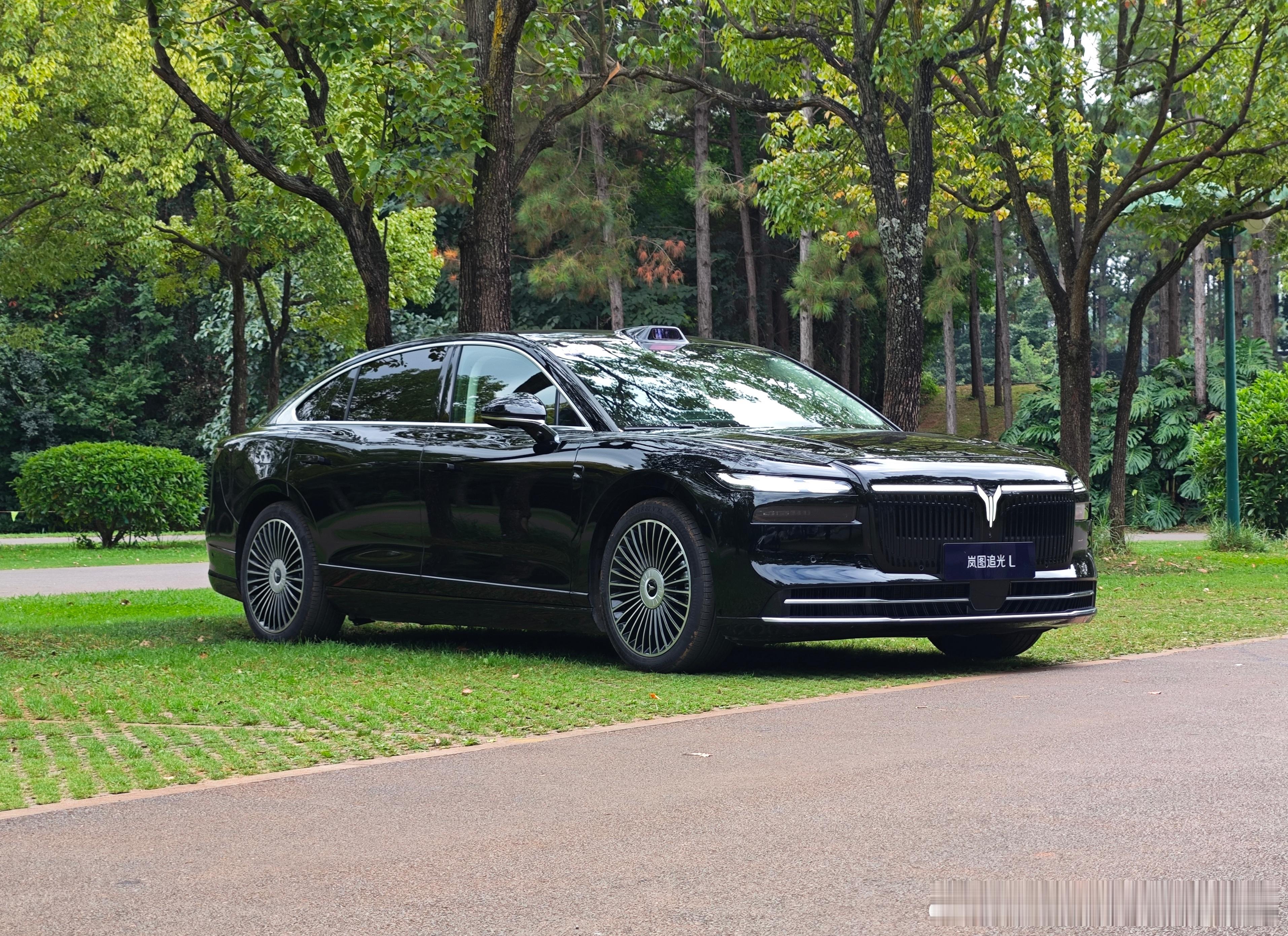 在众多与华为深度合作的品牌里，岚图绝对是非常有特点的一个，上次在昆明试驾还未上市