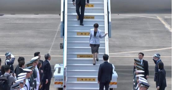 热脸贴冷屁股！高市早苗访韩“故乡外交”遭冷遇，表面热络难掩日韩深层裂痕
 
麻烦