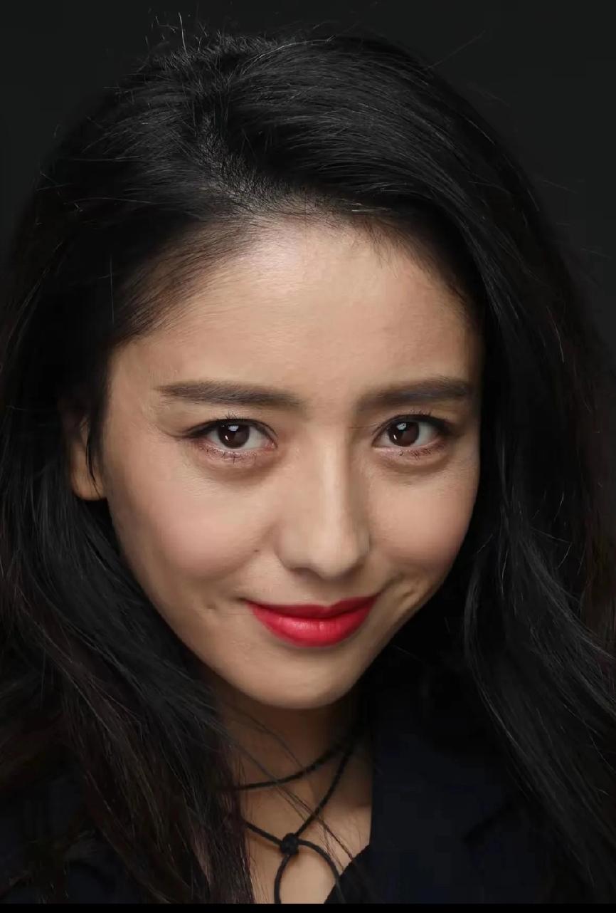 佟丽娅icon这个女人
你真的不能仔细查
仔细查完之后，你就会发现，私生活混乱，