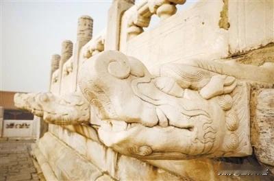 【故宫神兽：蚣蝮】故宫里到处可见这种神兽，有人说是龙，其实不是。龙生九子，它是龙