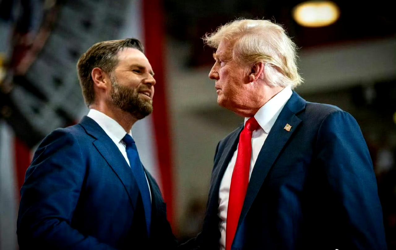 万斯说，拥核国家越多，世界就越危险。倘若伊朗拥有核武器，沙特就会跟进，然后波斯湾