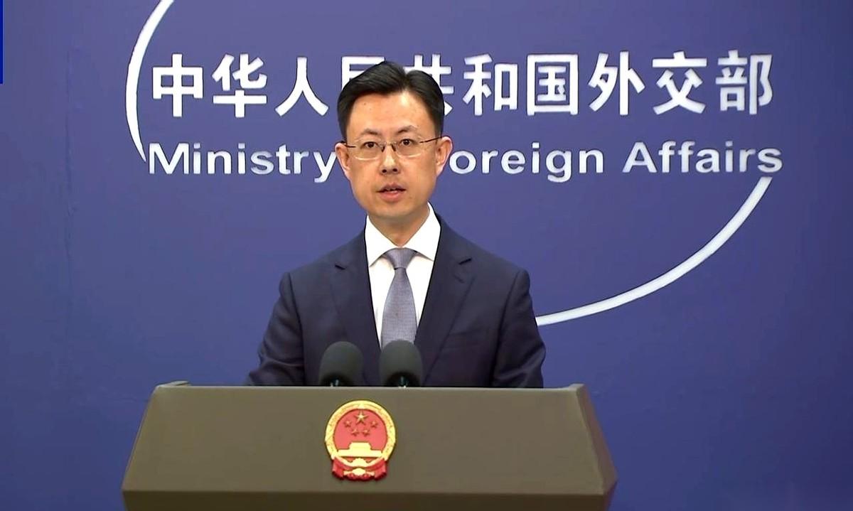 美国那边对三家中国企业下手了，理由给得很直接：协助伊朗搞军事。
话筒递过来，镁光