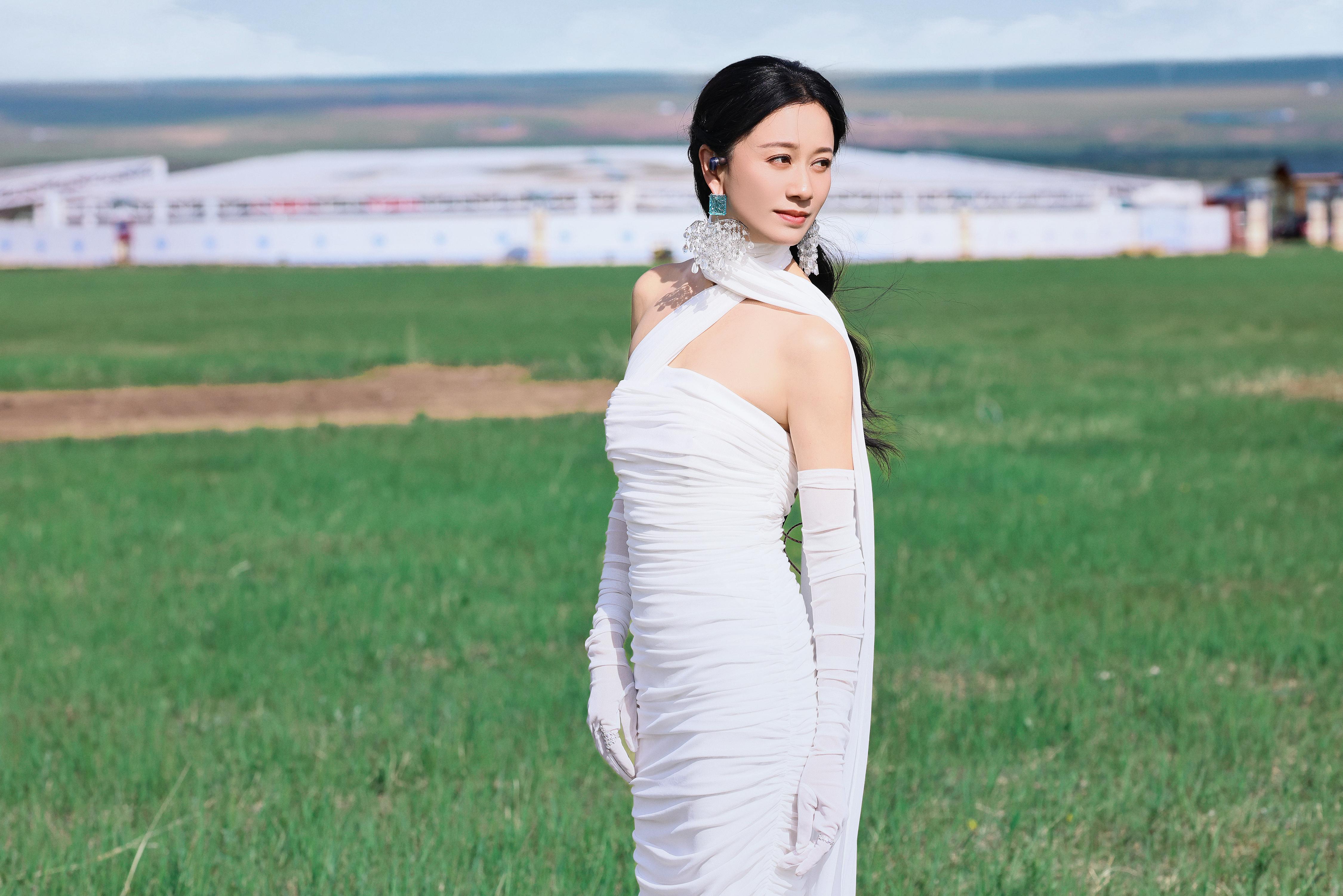 倪虹洁 在复制粘贴的时代，你是手写的诗