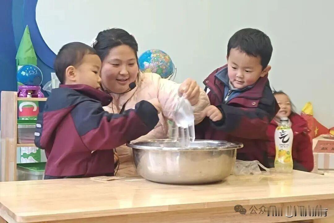 汉中兴汉新区第七幼儿园于2026年1月29日开展了社团汇报活动，并邀请家长共同见