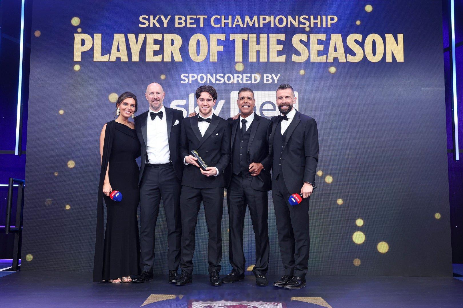 【标哥推荐：快抢！高性价比户口本中场】其实这名球员，过去两年一直在推荐，只不过没