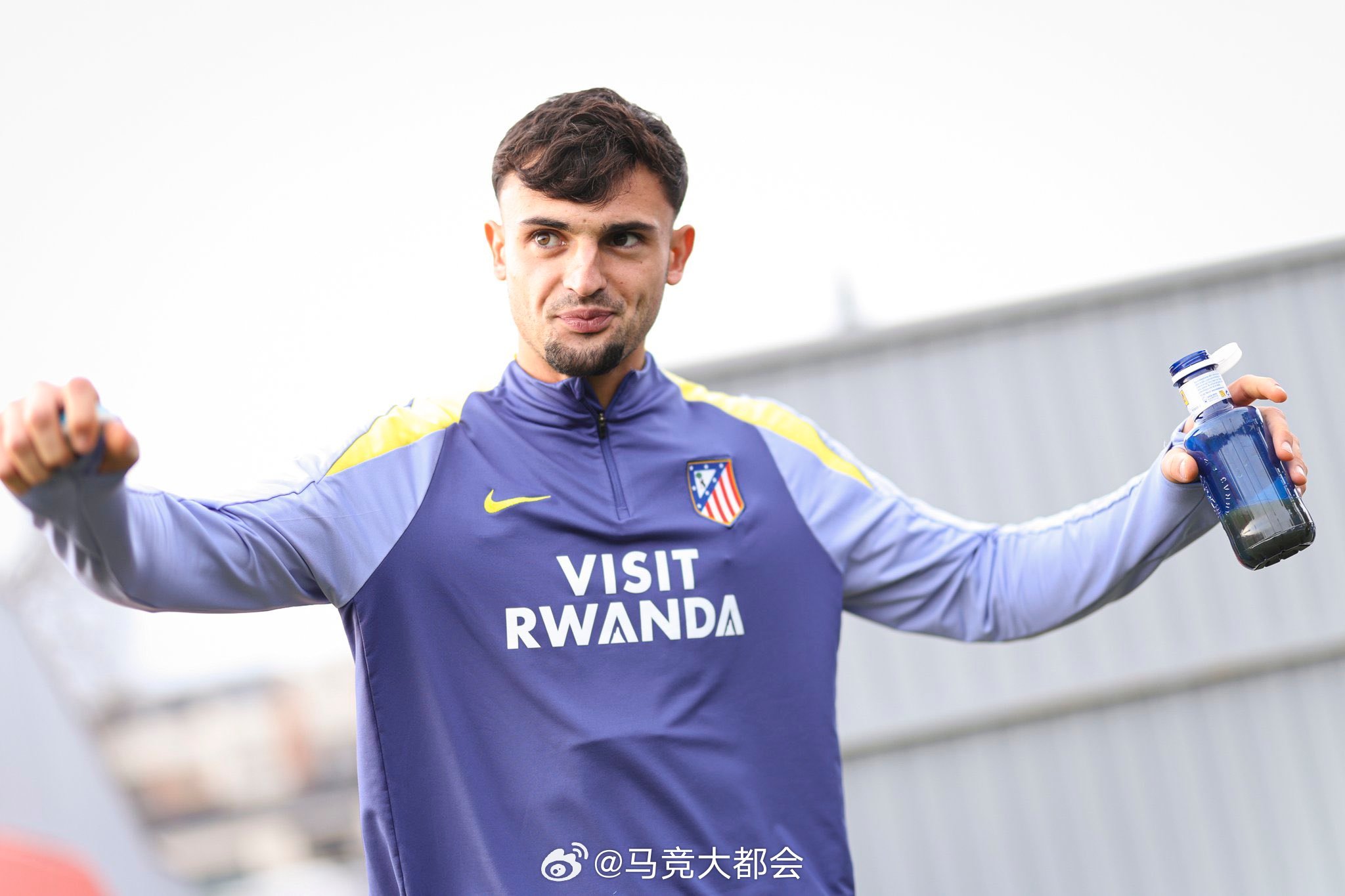 普比尔开始训练了，而门多萨也开始有球训练了 