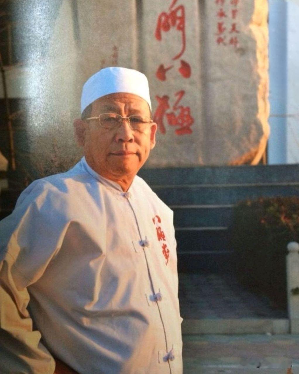 吴连枝，男，字洪鹤，回族，1947年8月13日出生于河北省沧州市孟村回族自治县。