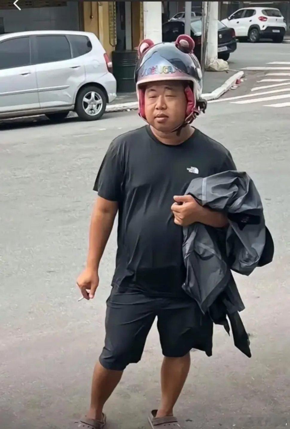 蓝战非在南非被绑架勒索，不得不说绑匪很专业，不仅让蓝转账银行存款，还要其撸网贷，