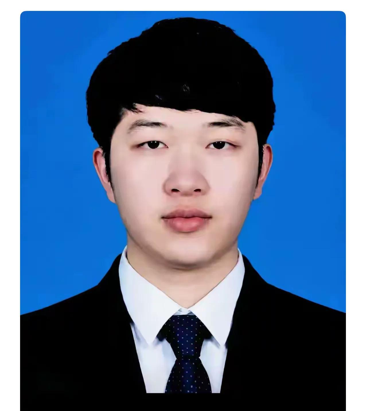 全网含泪致敬！后脑被菜刀劈开，29岁医生拼死护住8个月孕护士，这才是医者仁心。