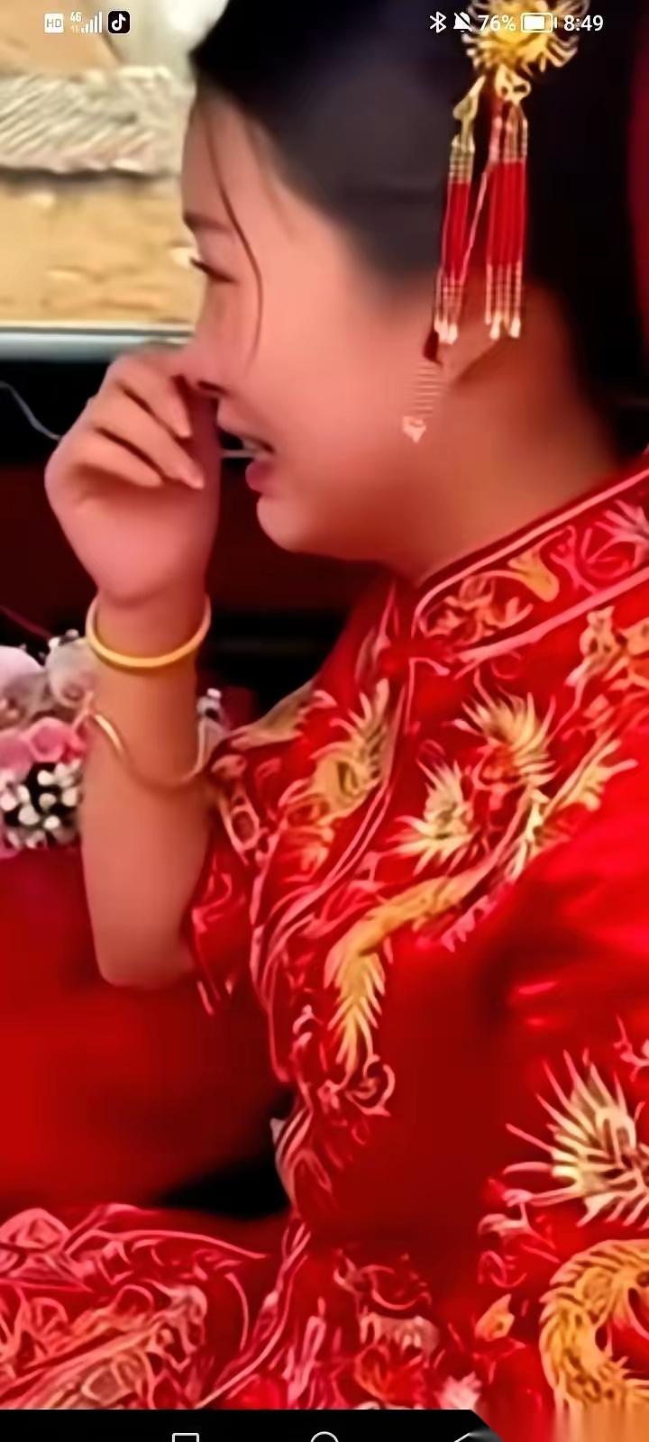 新郎最后沉声问她：没钱，你到底下不下车？
这是他给的最后一丝余地。
可她只冷冷回