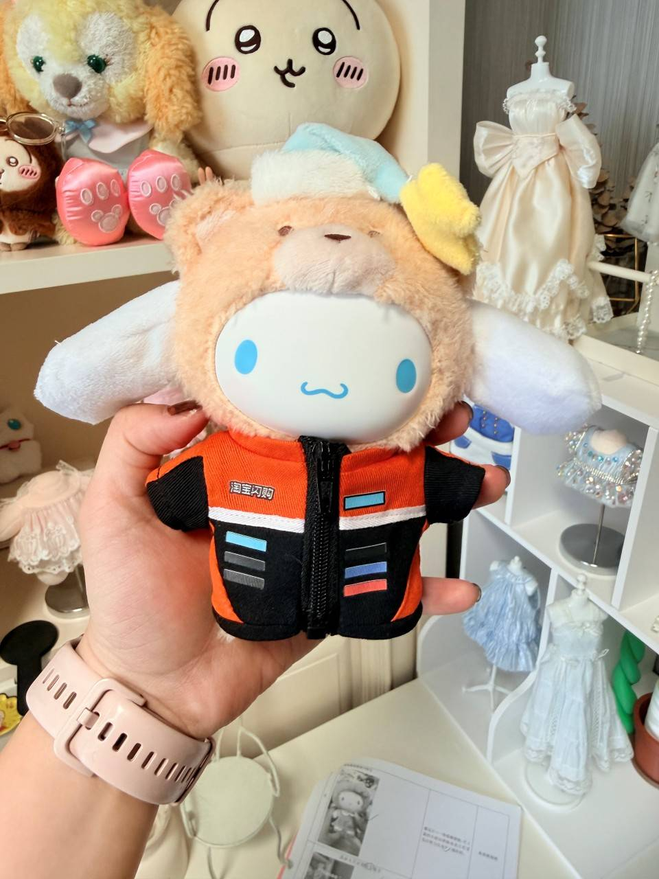 穿骑士服的玉桂狗击中我的心巴，春游拍照超有戏！🍑闪购搜【抽卡皮巴拉】领红包，好