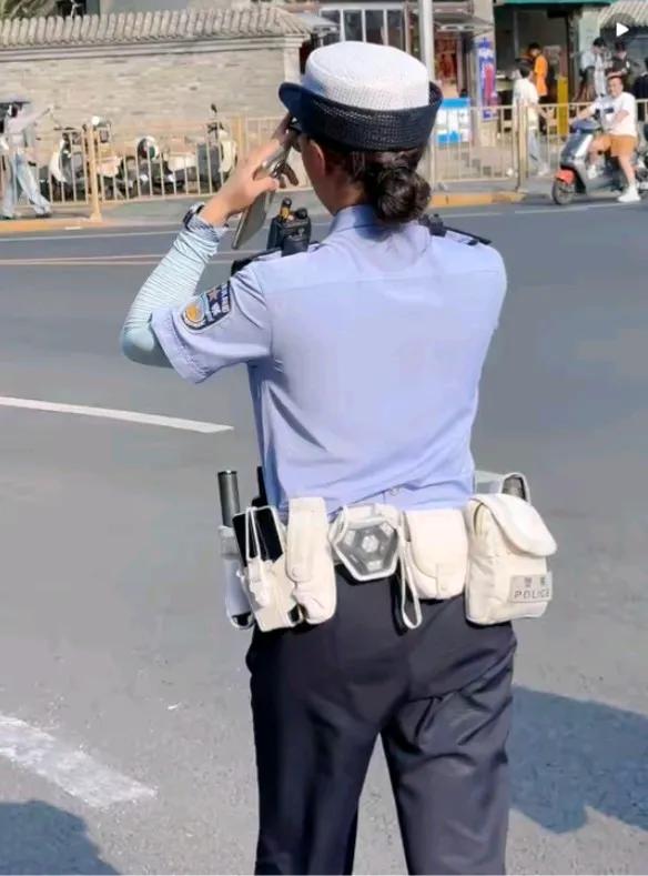 前几天，开车去杭州办事，路过兔子警官的值勤点，看到她的腰上挂满了装备，几乎把整个