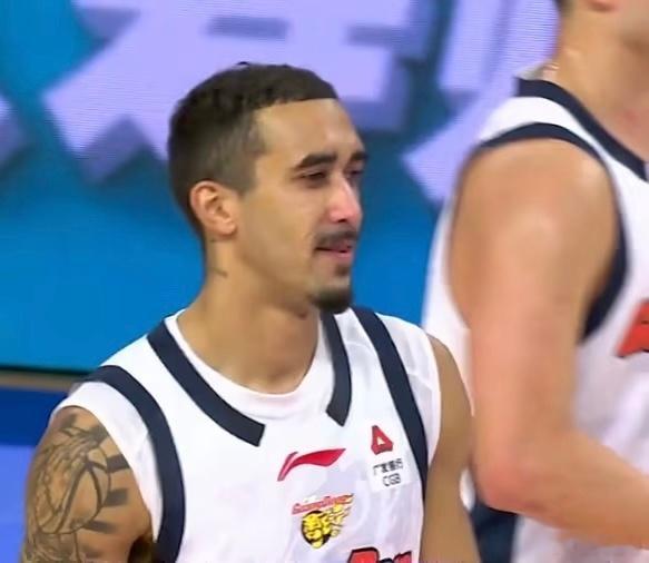 广东男篮 外援明显比上赛季要好用，萨林杰稍微差些，但也能发挥积极作用；奎因和萨姆