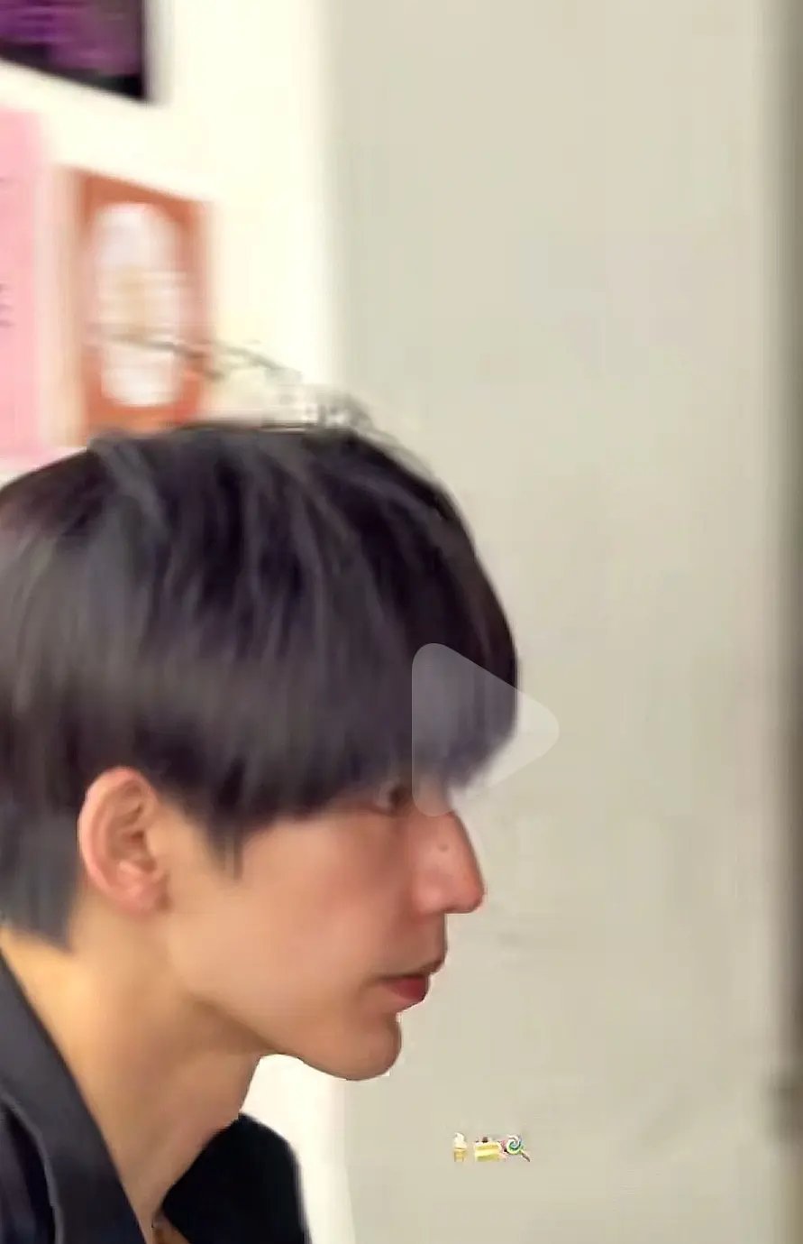 张凌赫的侧脸算帅哥吗？ 