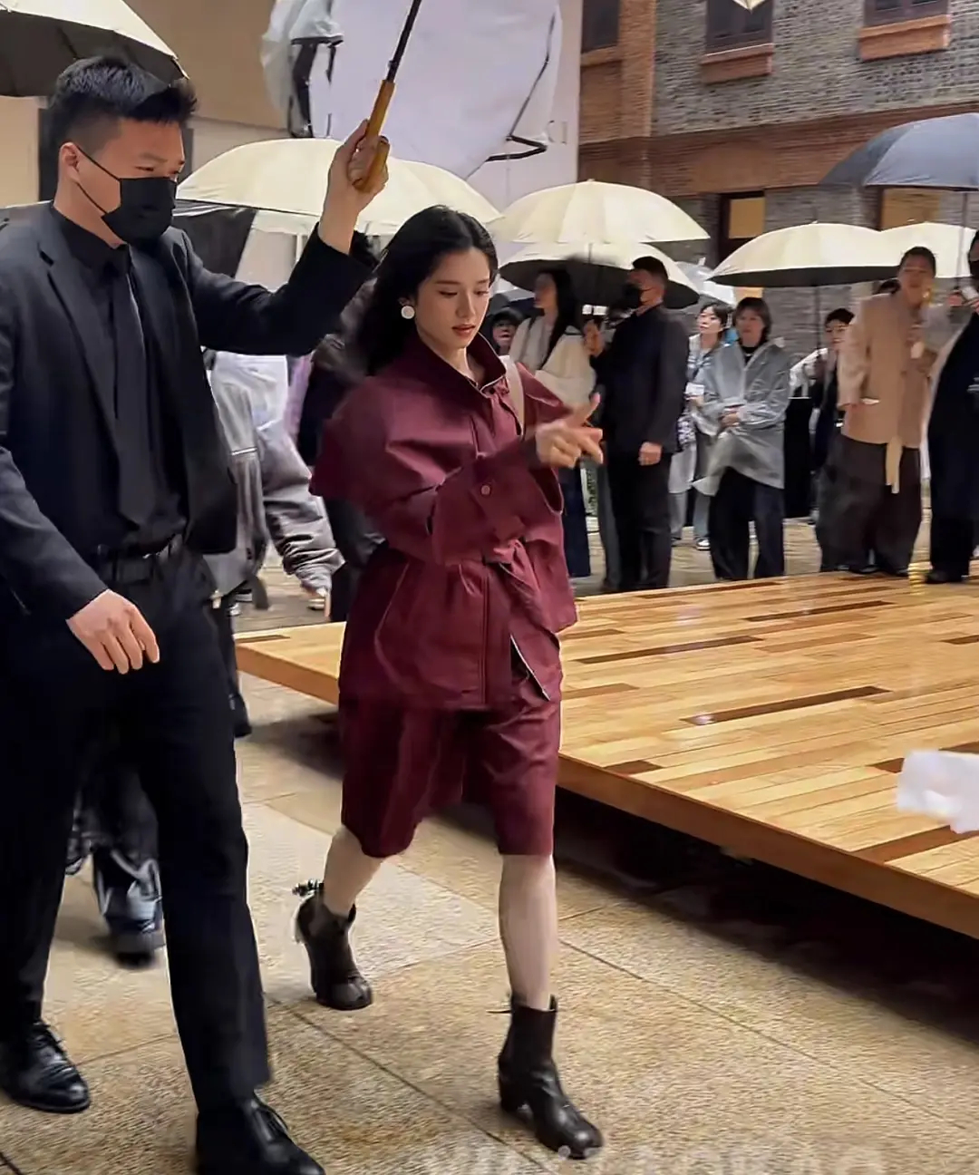 张婧仪为啥这么爱穿丑衣服