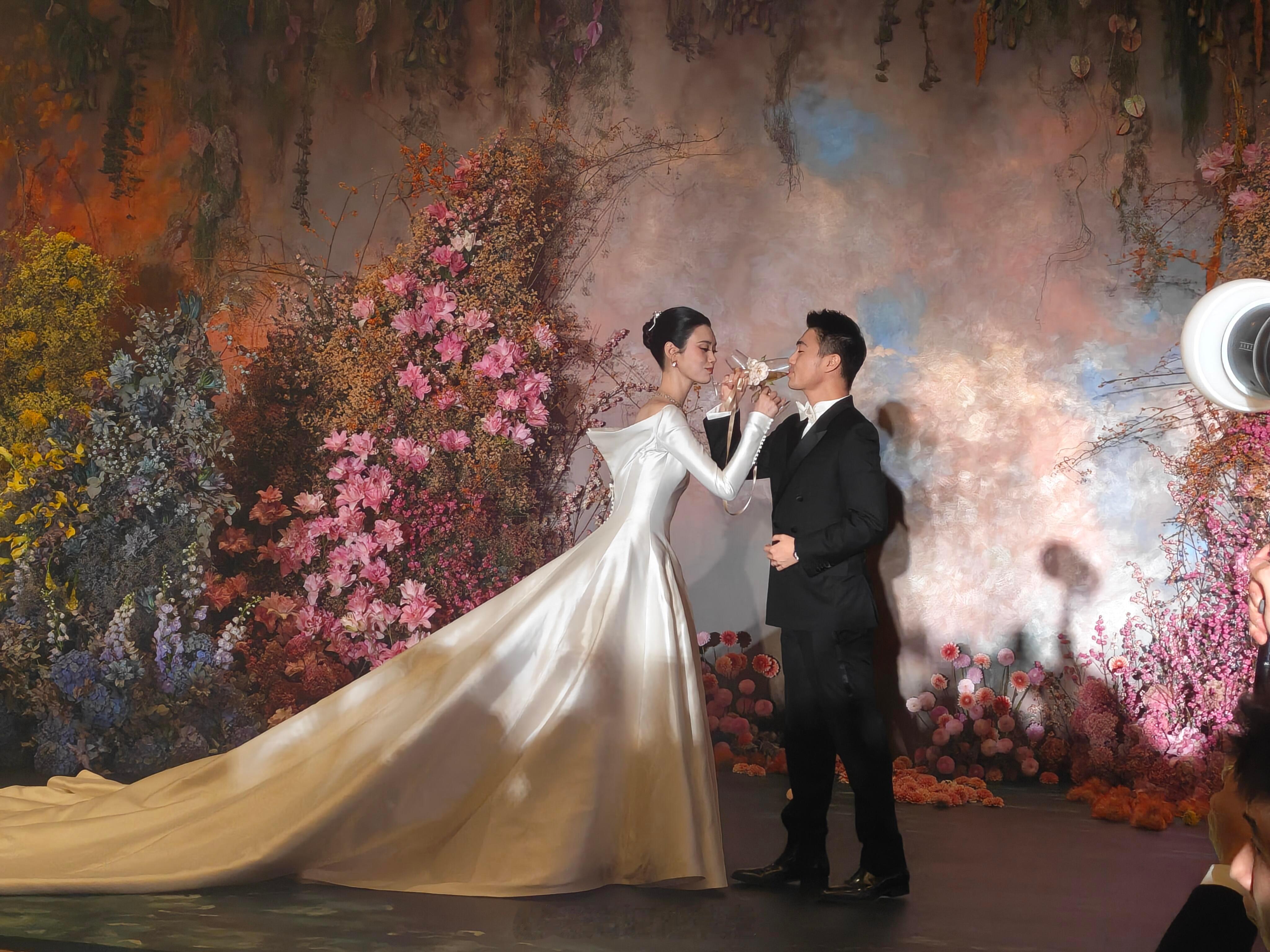奚梦瑶答谢宴穿同一件婚纱奚梦瑶答谢宴穿了法国婚礼同一件婚纱奚梦瑶何猷君澳门答谢宴