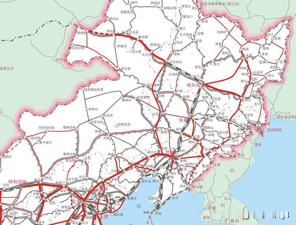 猜一猜，这是哪一座火车站？

1，这座火车站位于我国的东北地区，四季分明，美不胜