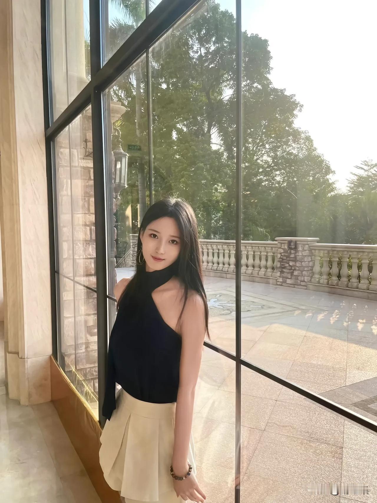 阳光洒进来的午后，优雅与自然相融合。