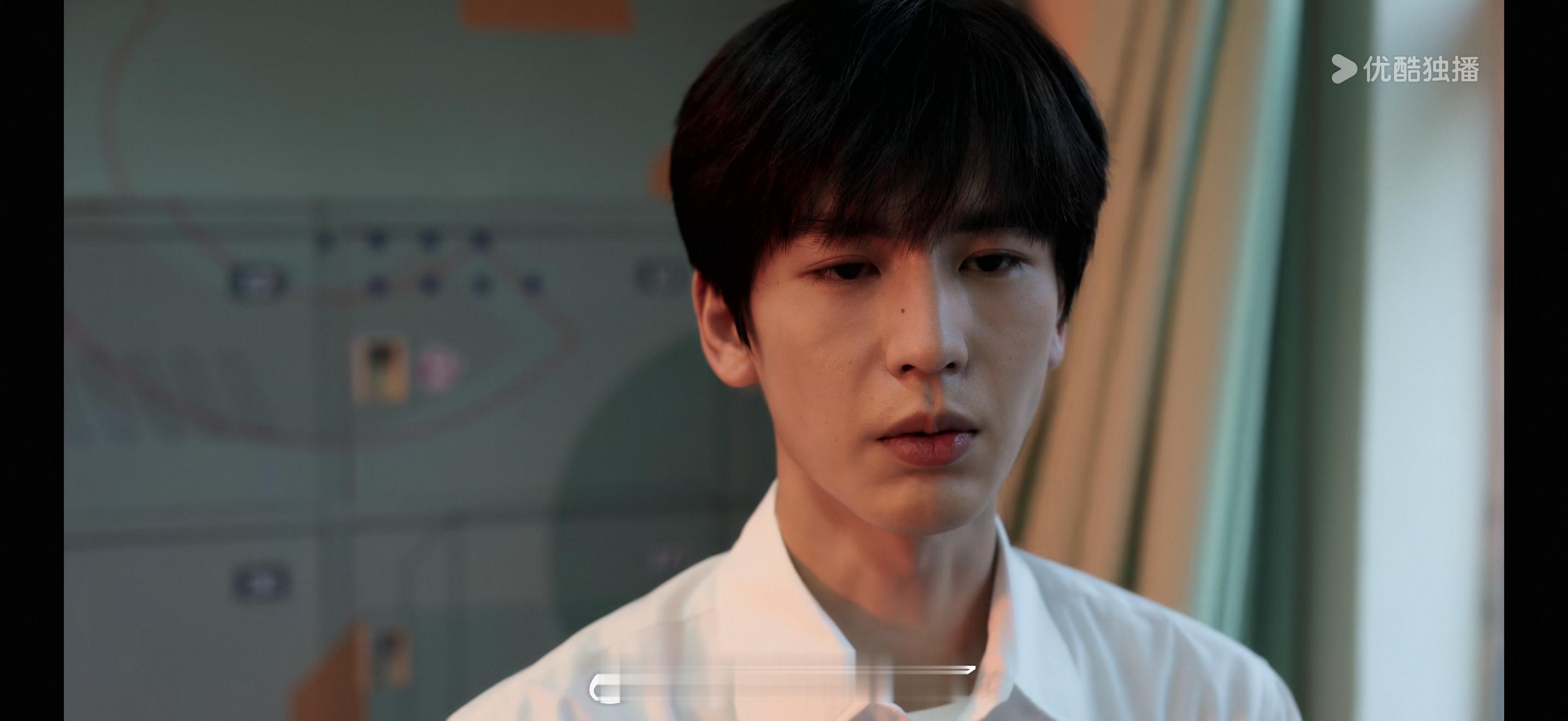 张凌赫演的学霸    范丞丞演的学霸 ​​​