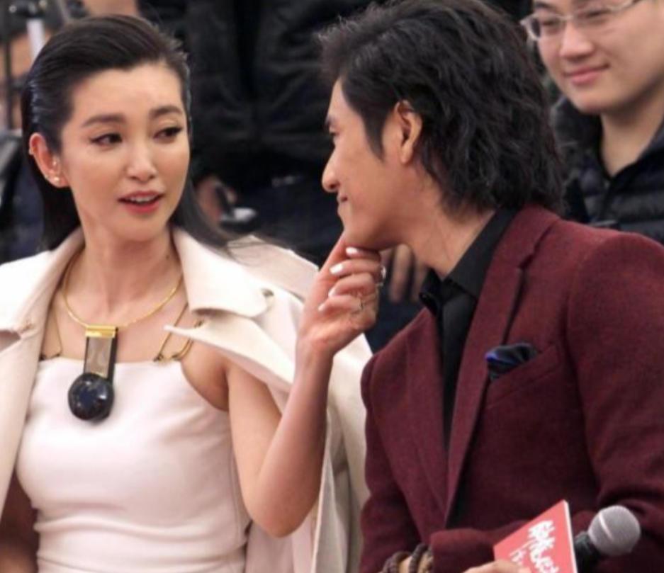 一次，李冰冰问陈坤：“我这所有接吻、拥抱、洗澡的戏，都和你拍了，我这辈子你就看着