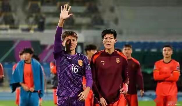 青岛西海岸这次真是捡到宝了！李昊和杨希对战越南发挥那么稳，原来传的2000万报价