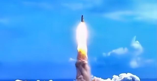 美国的战斧导弹到了泽连斯基手中的时候，俄罗斯首都莫斯科将会变成一片火海，紧接着美