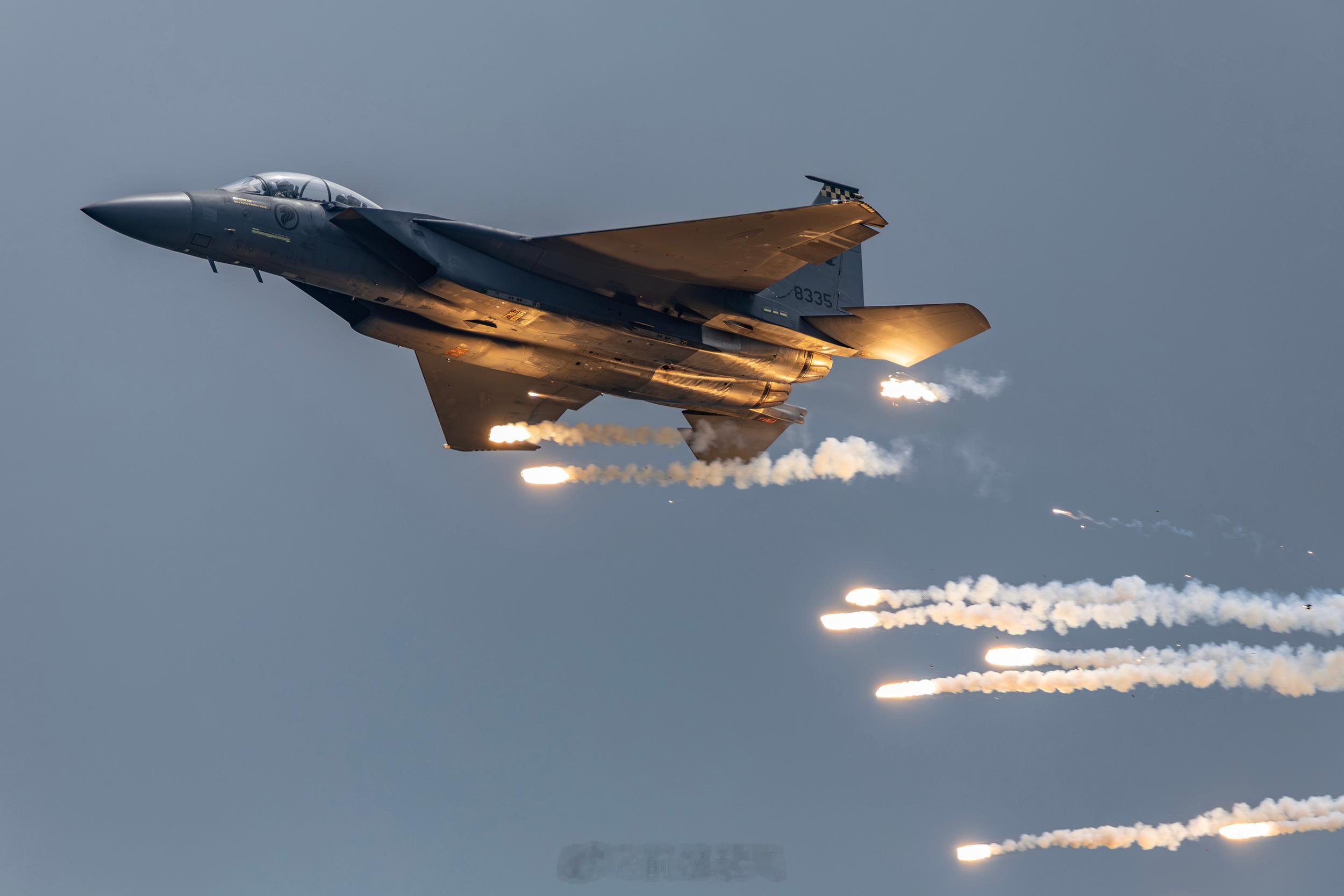 更新一组新加坡空军F-15SG战斗机高清无水印组图，无水印图片已经发在了V+群内