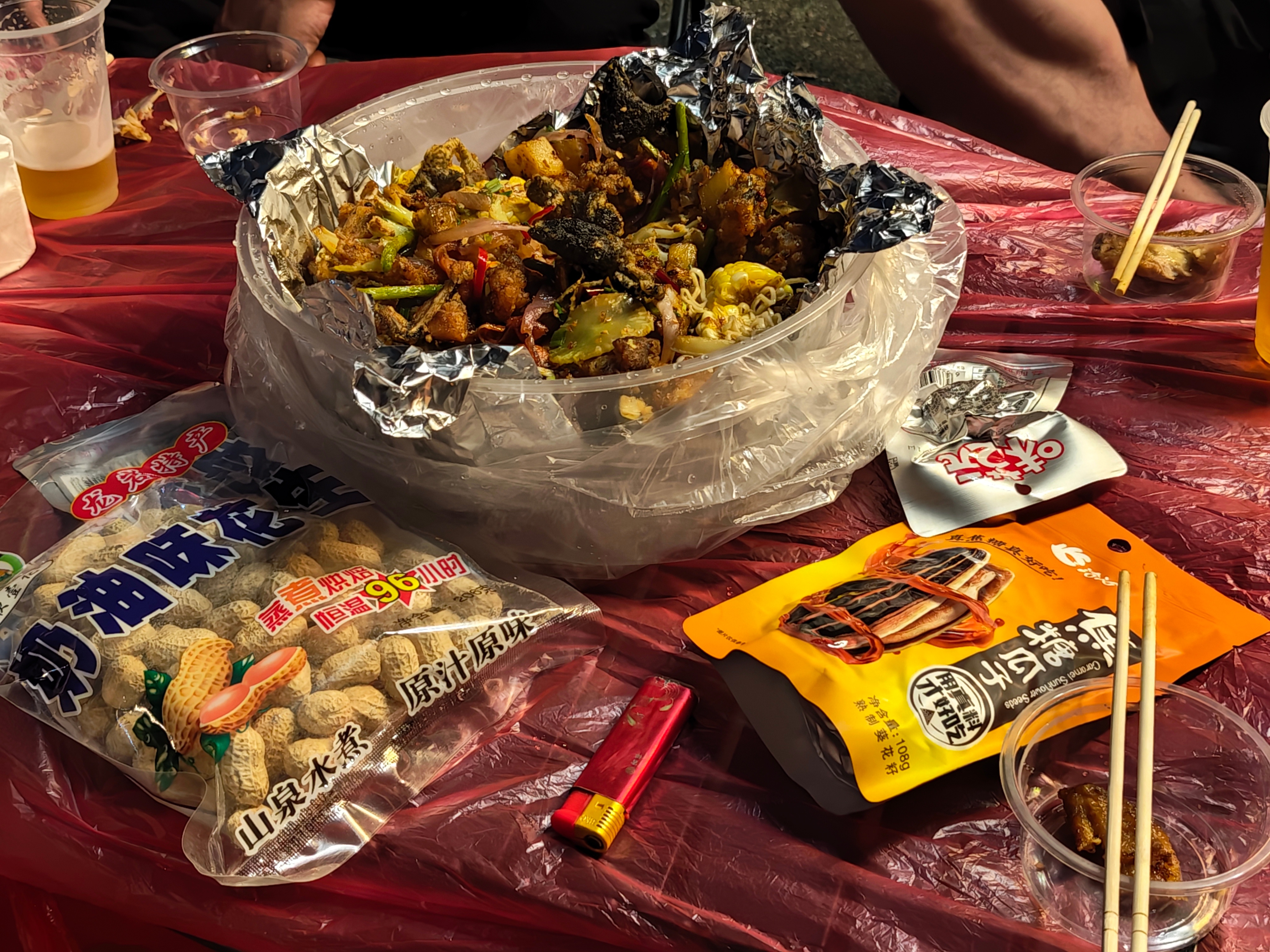 潮州的生活节奏确实是舒服，早茶晚酒，节奏慢。就是不怎么赚钱。