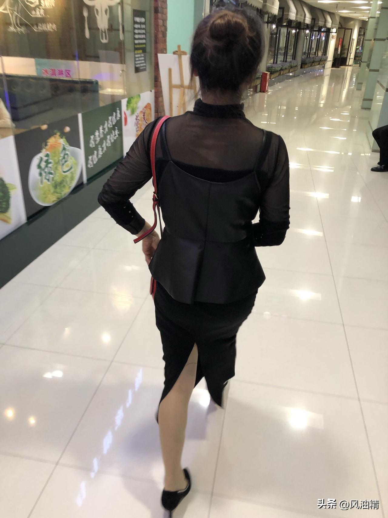 包臀裙真是时尚界的“狠角色”！它能把女性的身材曲线勾勒得淋漓尽致，魅力值直接拉满