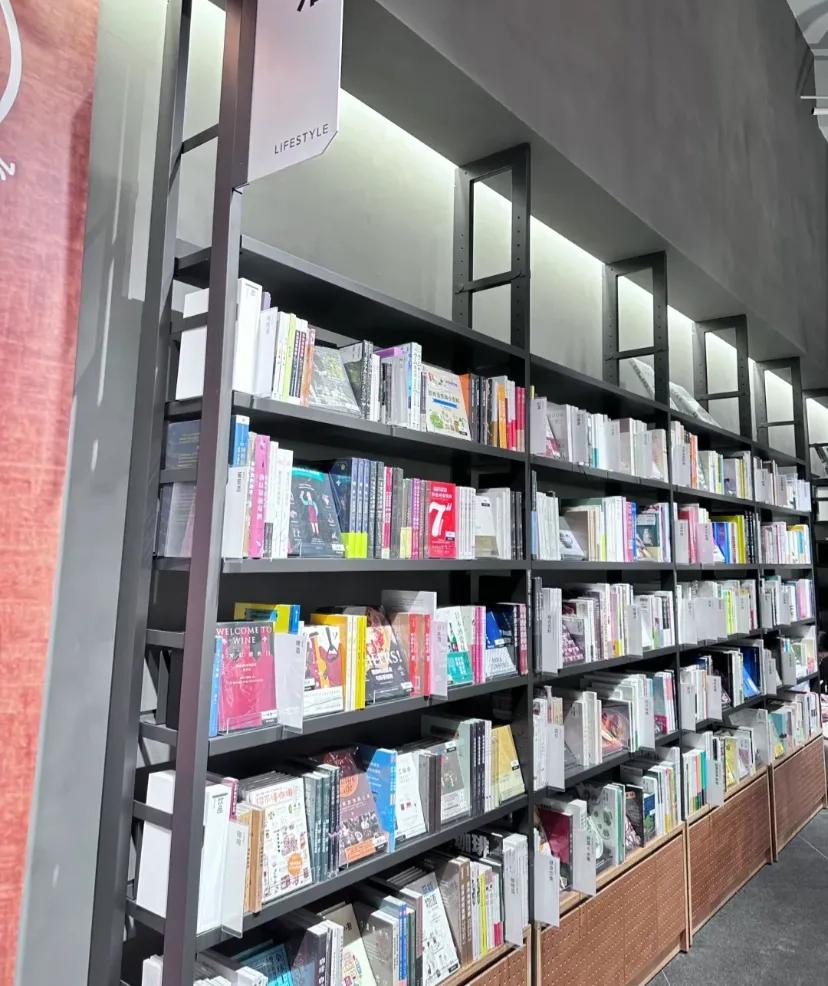 广州图书馆:不用“空调”的制冷技术!
夏天酷暑，广州图书馆一直以来是人们避暑的一