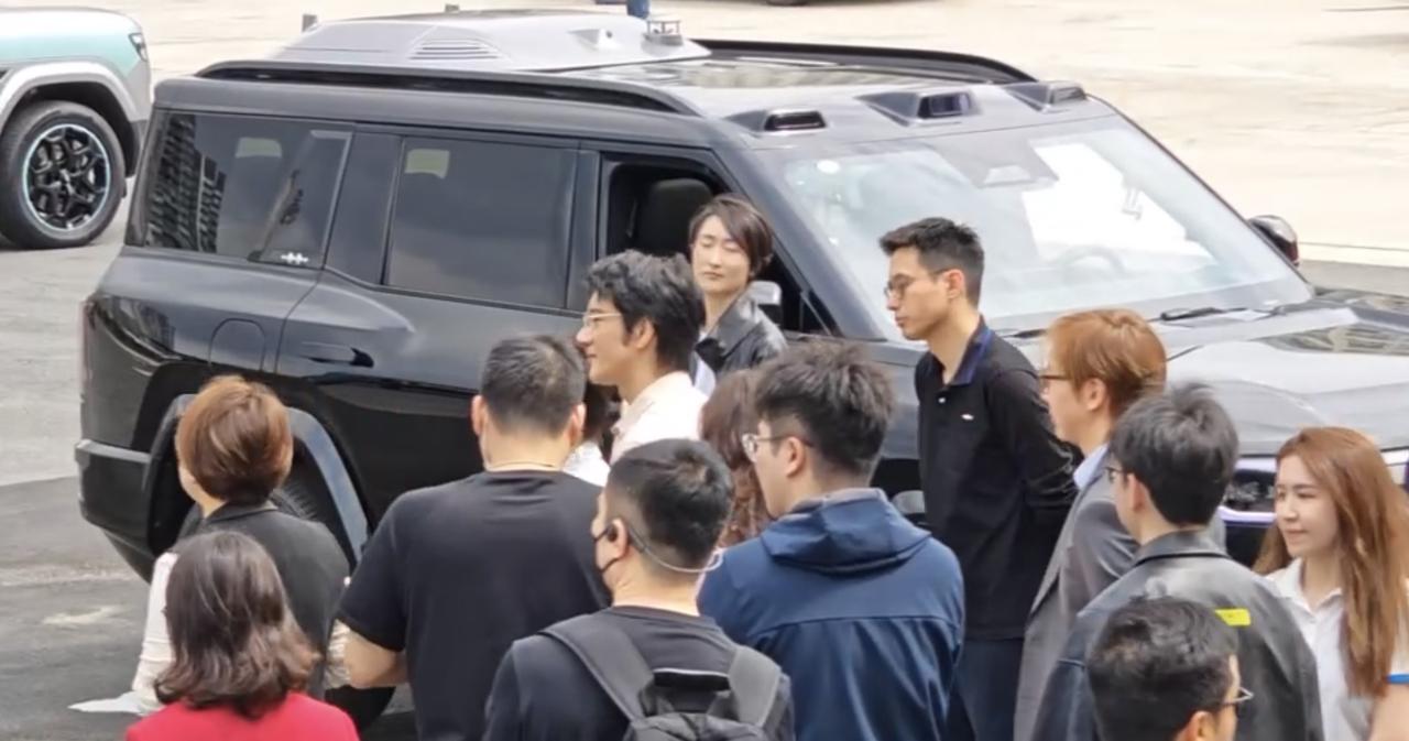 刚开工方程豹就来个大的，王力宏疑似跟方程豹合作！！顶流音乐人x顶流方盒子，方程豹