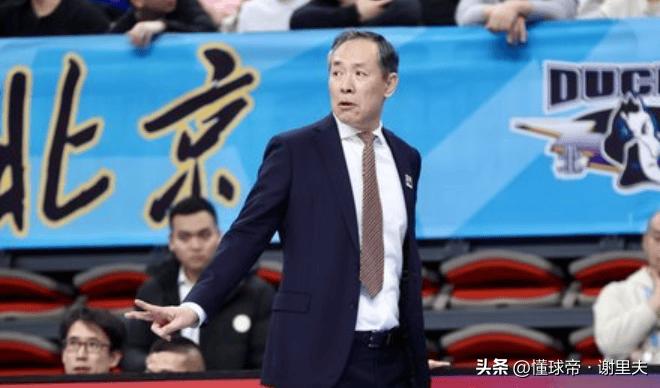 辽宁籍老帅许利民在赛前给家乡球队戴高帽，称：辽宁是冠军球队！恕我直言，两年前这样