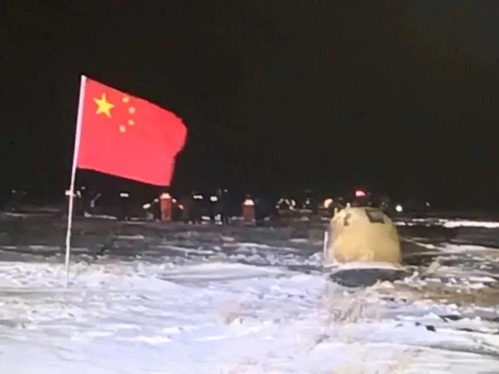 月球最不缺的就是土，可偏偏没人敢动它一锹！ 1731克，就是三斤半多一点。202