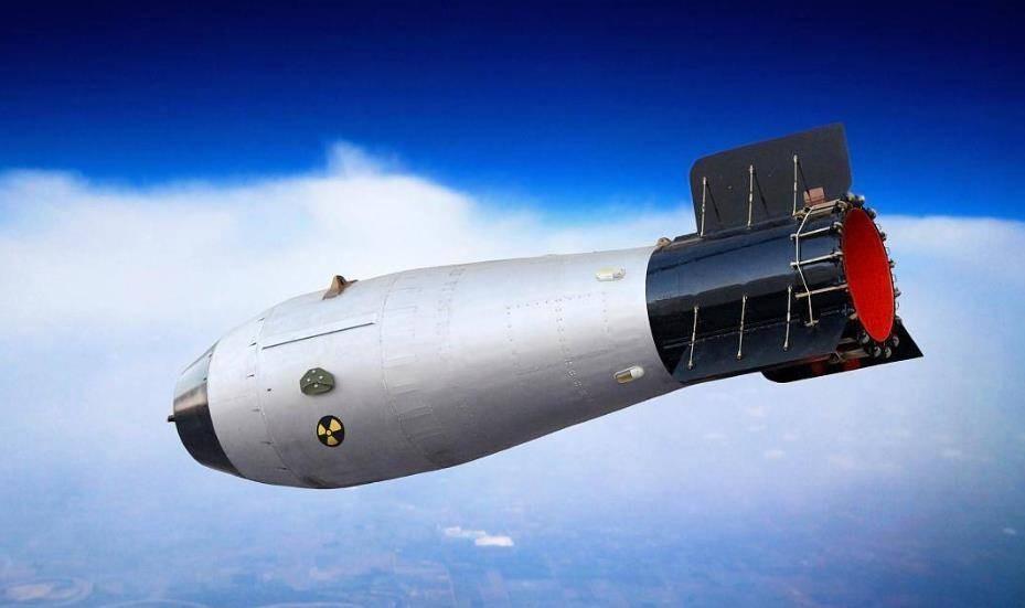 苏联刚解体时，乌克兰可以称得上军事世界强国，基本上无法撼动，但是，被忽悠了。
苏