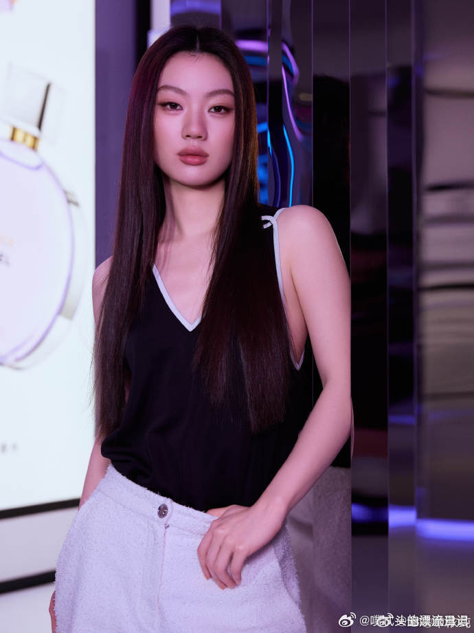 单依纯演唱会歌单删了李白 单依纯演唱会换歌单依纯道歉演唱会换歌也是对原作者的尊重