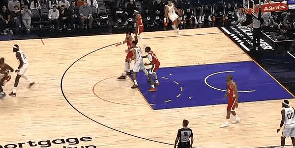 杰伦·格林换队了，不是避风头，是换了个能让他跑起来的赛道。
火箭那会儿，他像一辆