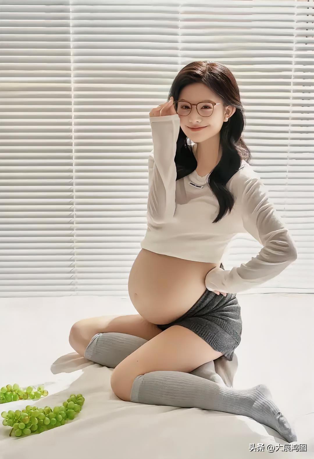 孕期的温柔时光，与葡萄相伴的甜美瞬间。🍇💖🤰