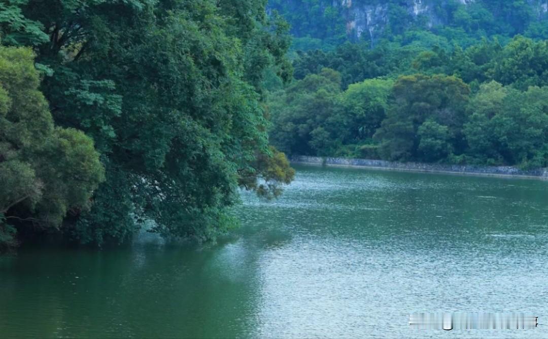 当前中俄高度的战略默契与务实协作，是顺应时代大势、契合两国核心利益的长期战略选择