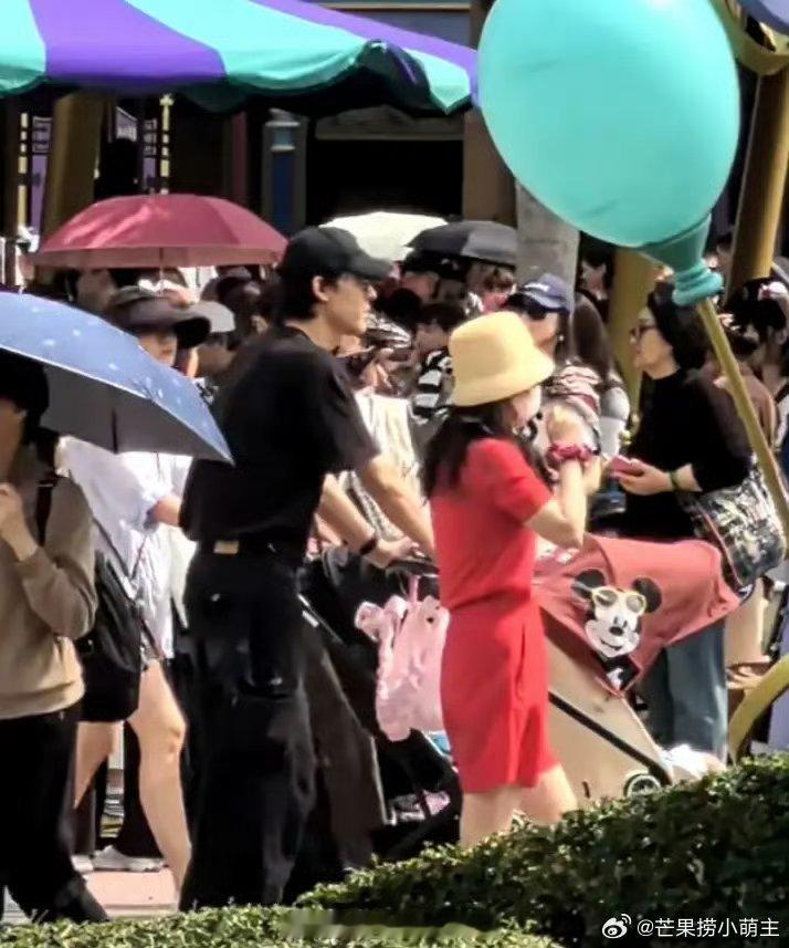 吴倩张雨剑带女儿逛迪士尼只是离婚又不是不能一起带孩子玩 